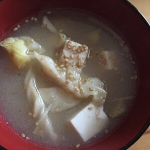 キャベツと豆腐のゴマ味噌汁